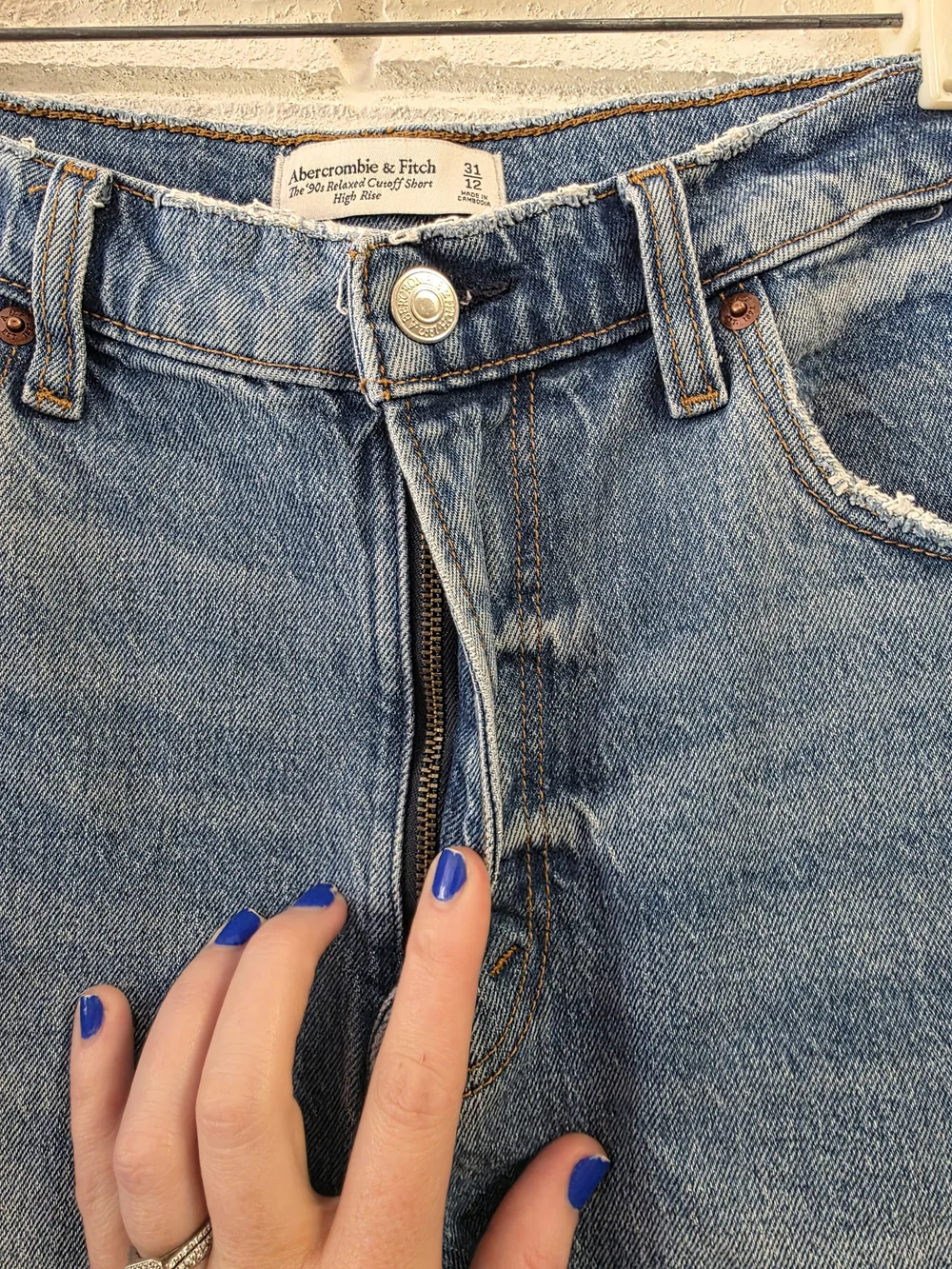 A&F [Curve Love] The '90s Relaxed Cutoff Short - High Rise EUC